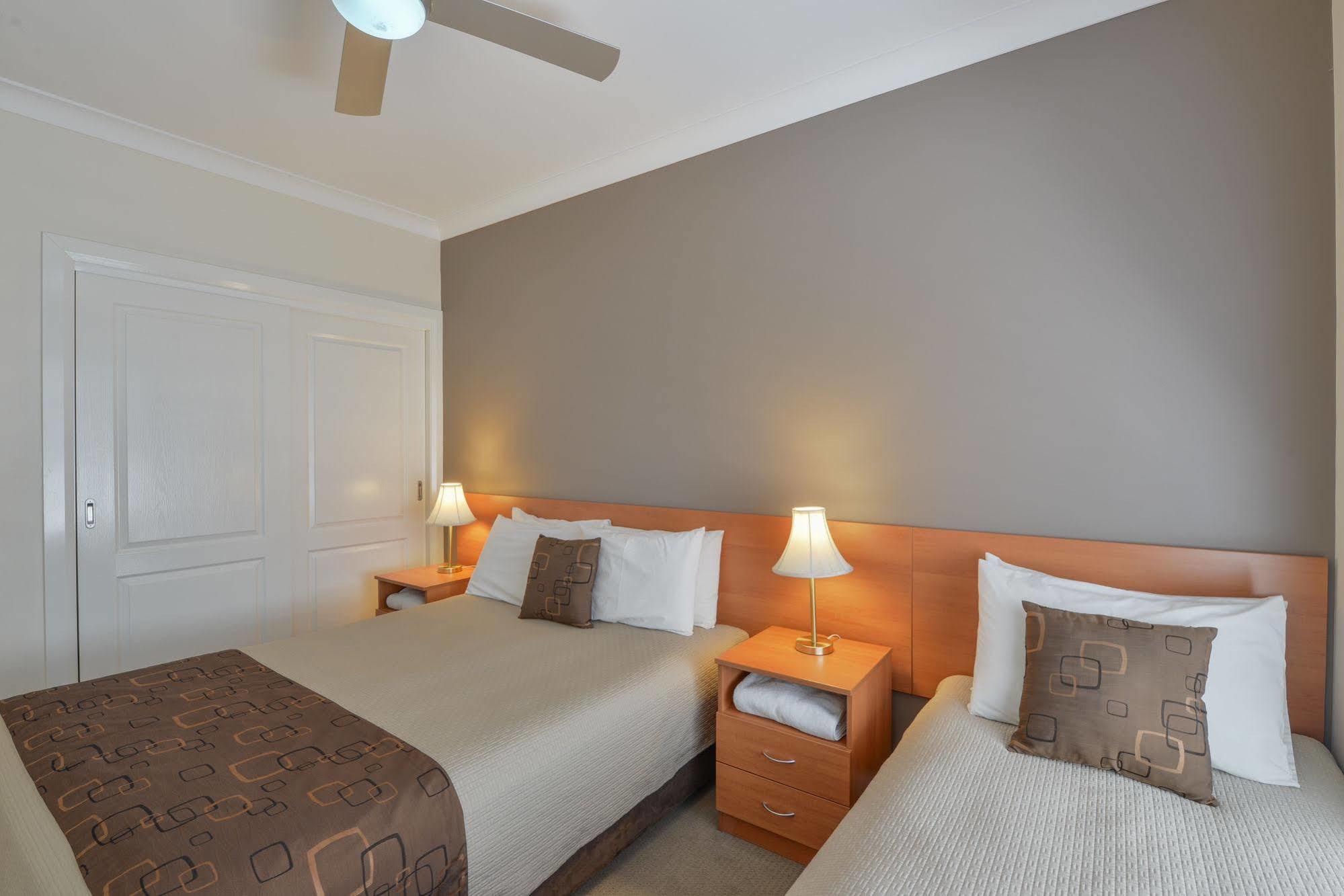 تامفورث Cadman Motor Inn And Apartments المظهر الخارجي الصورة