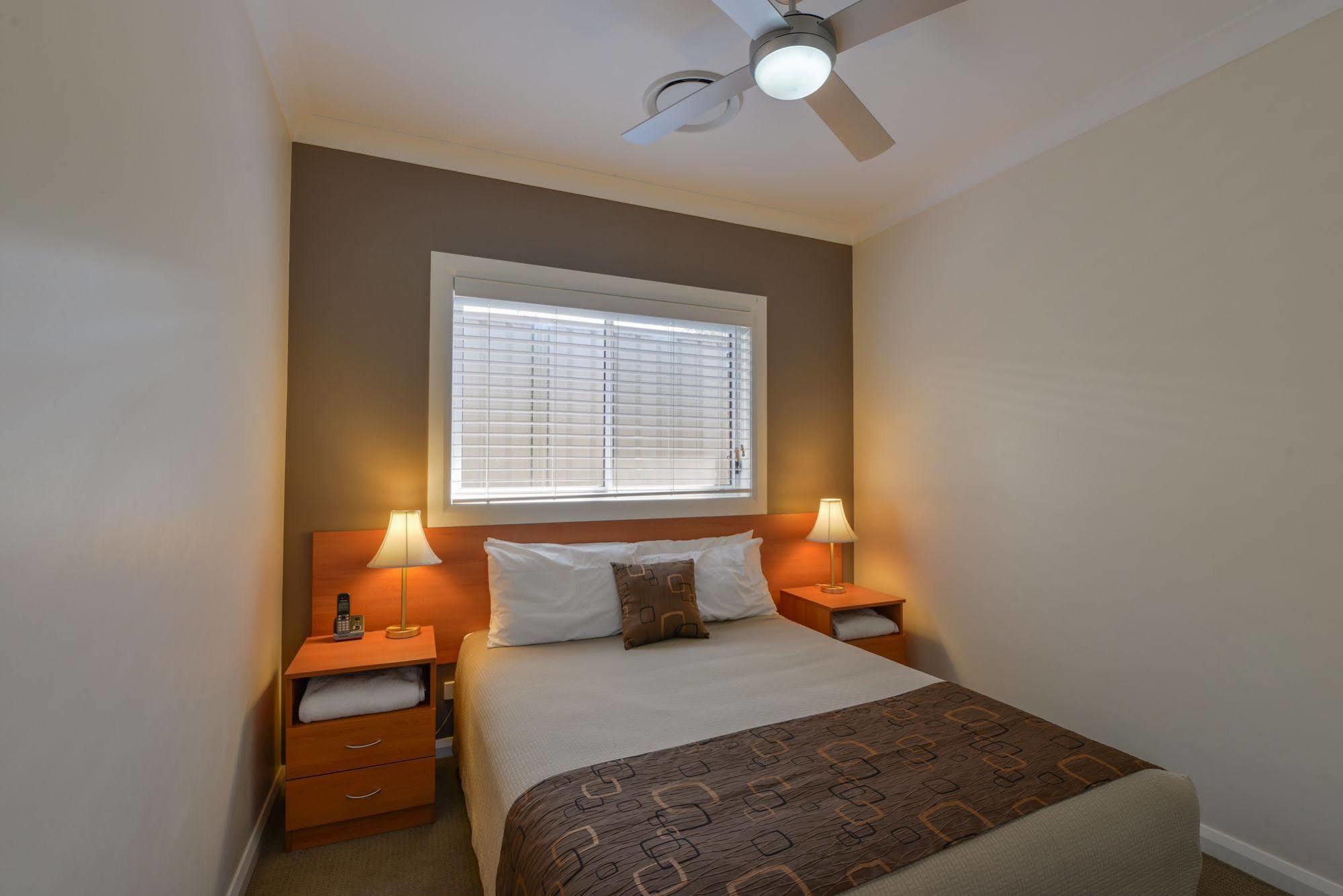 تامفورث Cadman Motor Inn And Apartments المظهر الخارجي الصورة